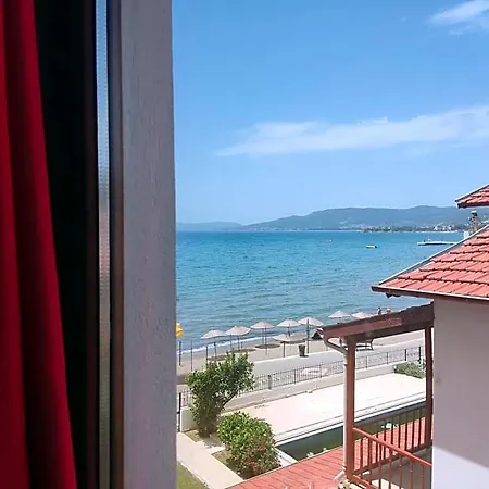 Villa Hotel *